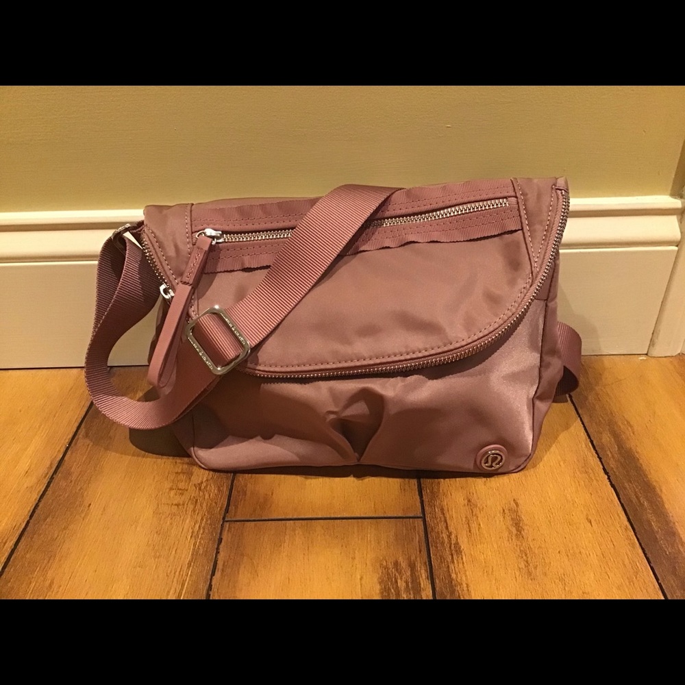 Lululemon festival bag